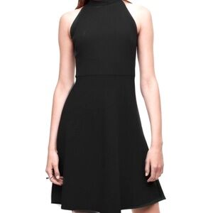 Aritzia Babaton Petros Dress Black
Halter Skater Simple Chic 8